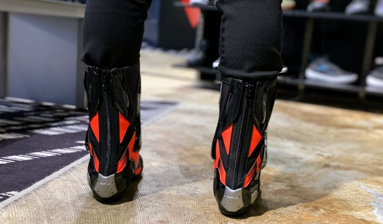 ダイネーゼのハイグレード・レーシングブーツ『TORQUE 4 BOOTS』をご紹介
